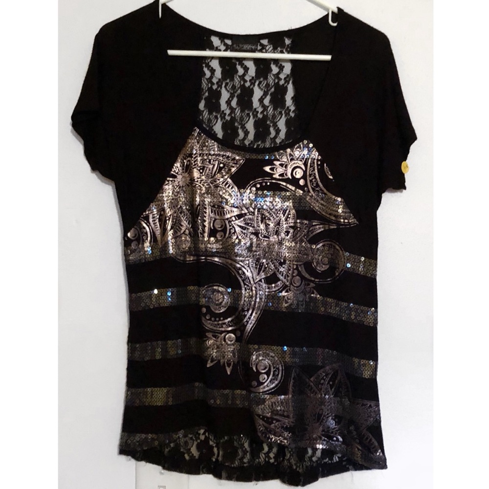 Daytrip by Buckle black sequin design T-shirt